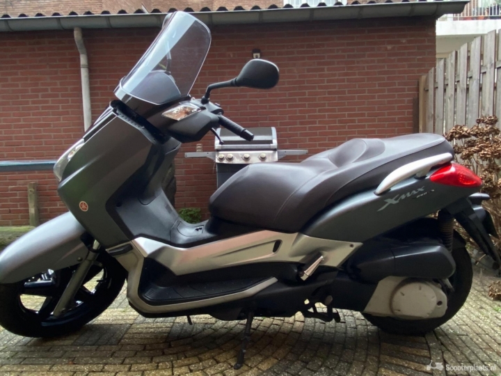 Yamaha X-Max grijs