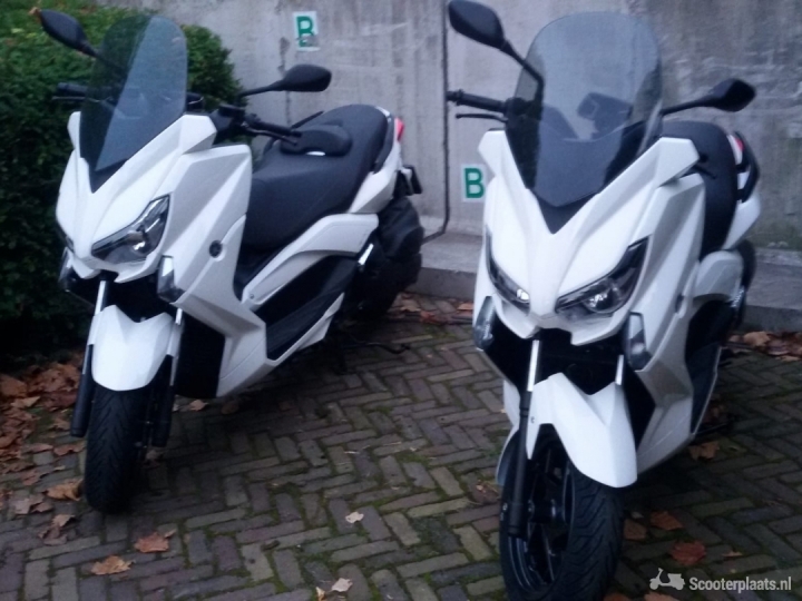 Yamaha X-Max wit
