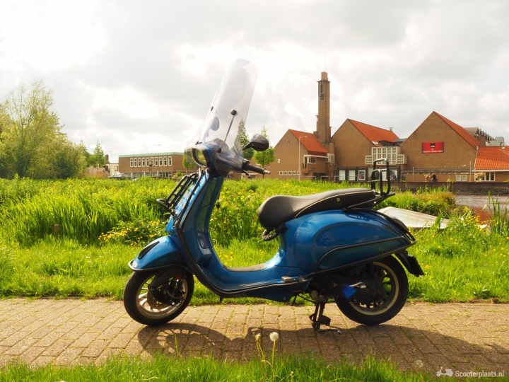 Vespa Sprint blauw