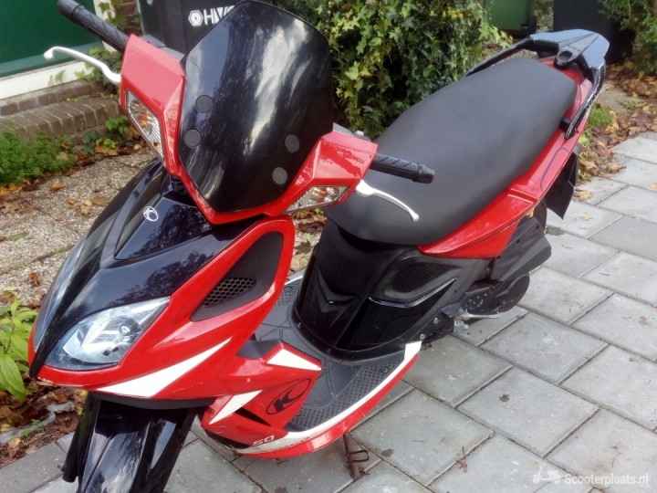 Kymco Super8 rood