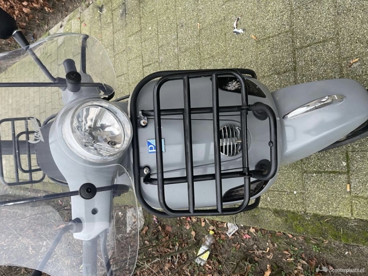 Vespa LX 50 grijs