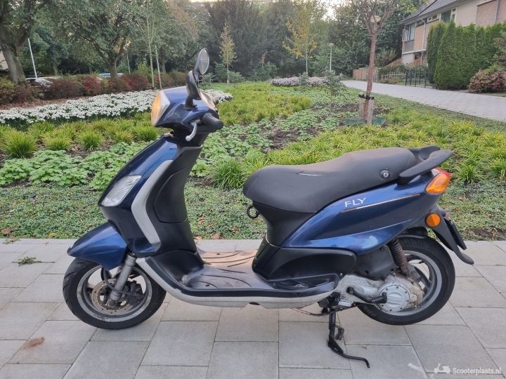 Piaggio Fly blauw