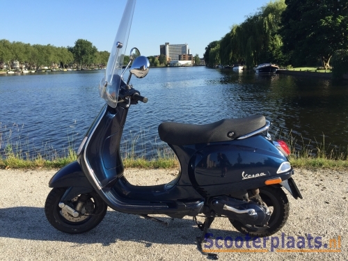 Vespa LX 50 blauw