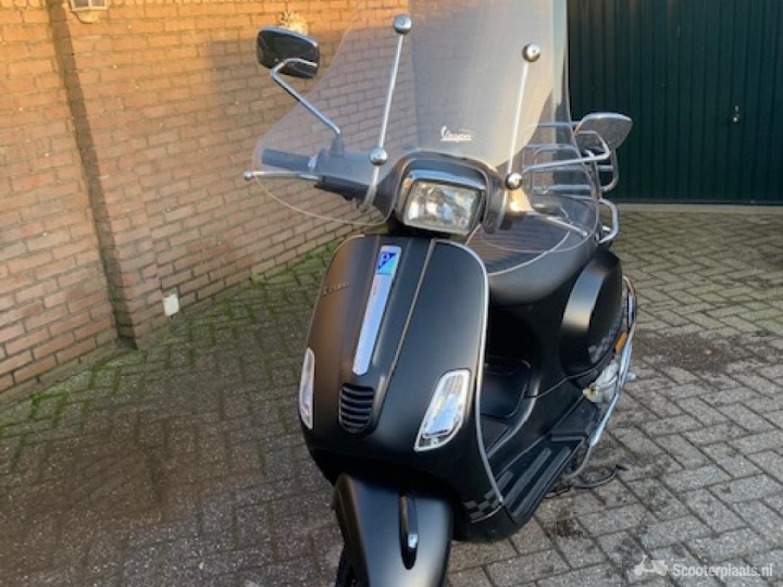 Vespa S zwart