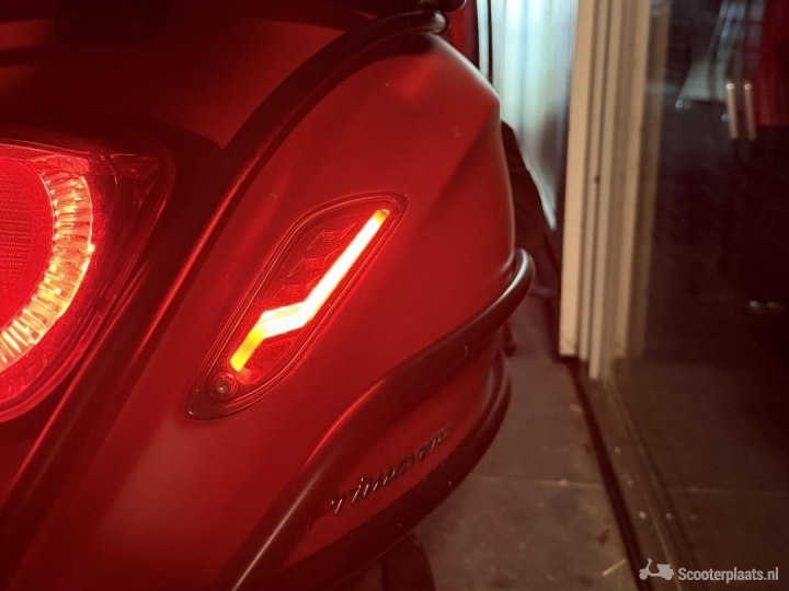 Vespa Primavera rood