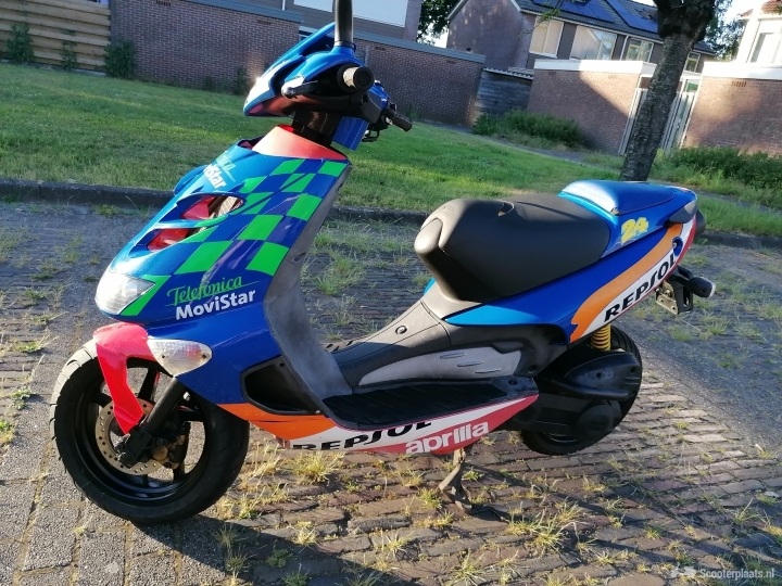 Aprilia SR 50 blauw