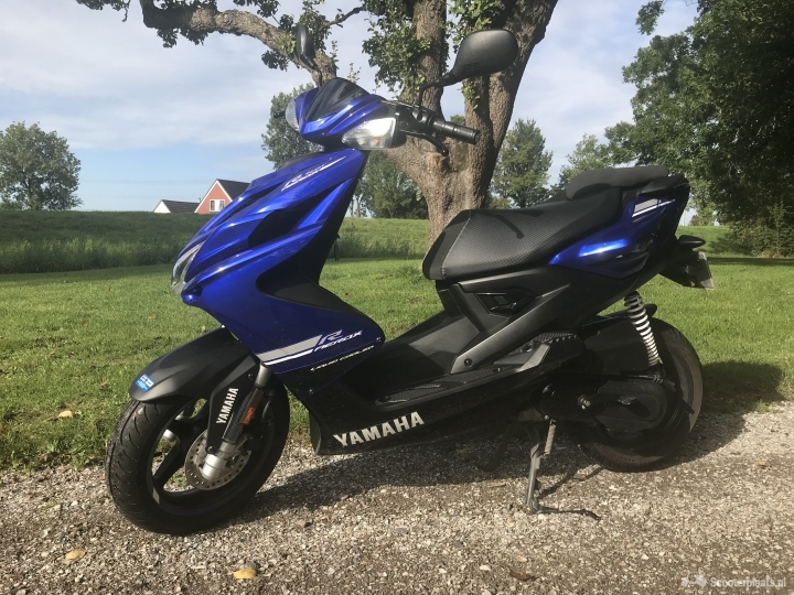 Yamaha Aerox blauw