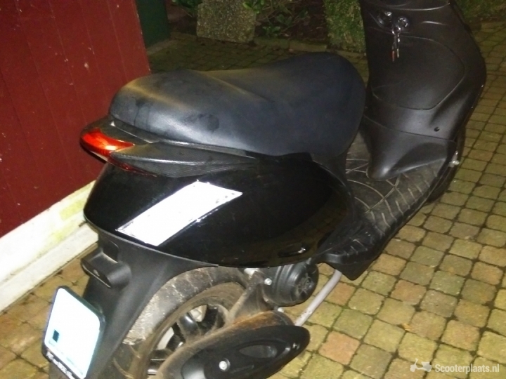 Piaggio Zip zwart