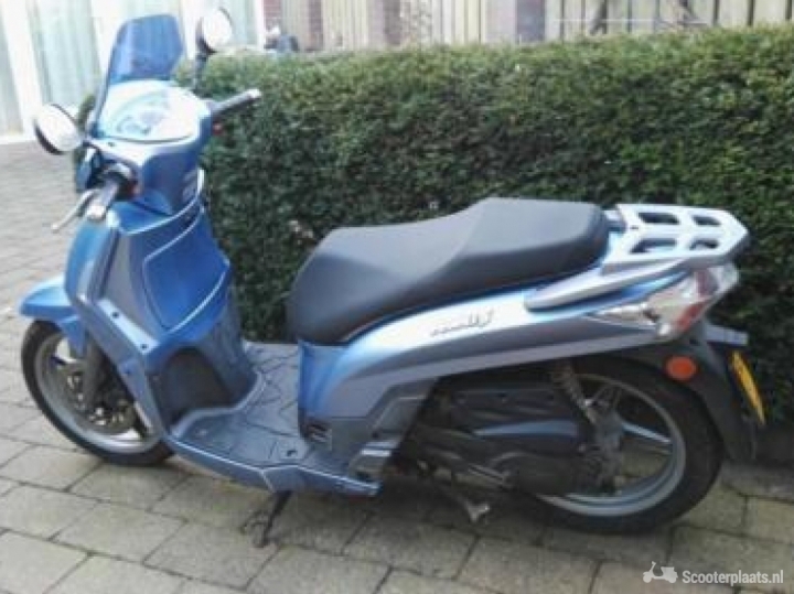 Kymco People S - Scooterplaats
