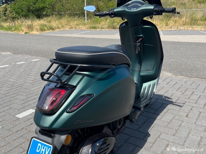 Vespa Sprint groen