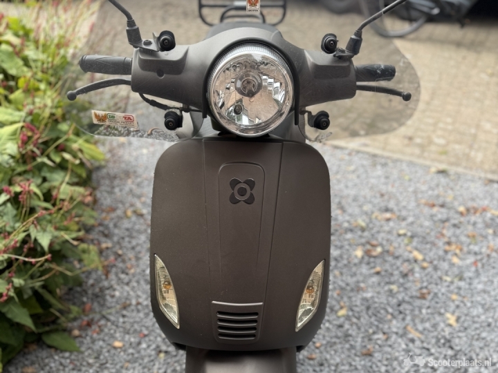 AGM VX50 bruin
