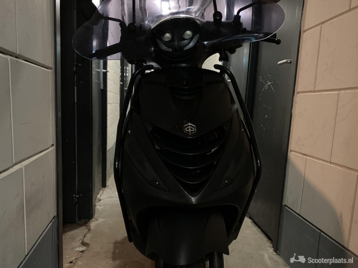 Piaggio Zip matzwart