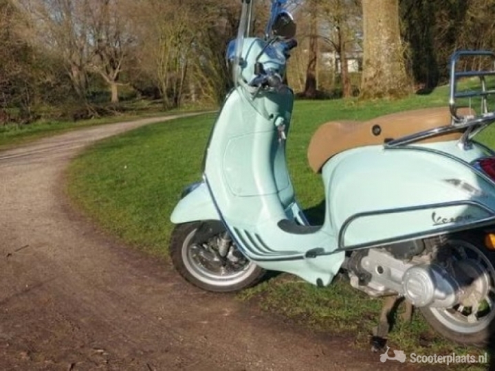 Vespa Primavera groen