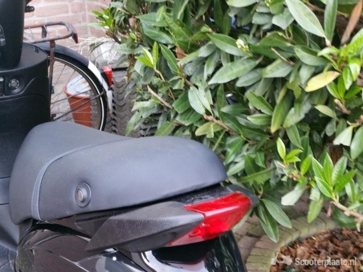 Piaggio ZIP 4T special, zwart, 26 mnd garantie - Scooterplaats