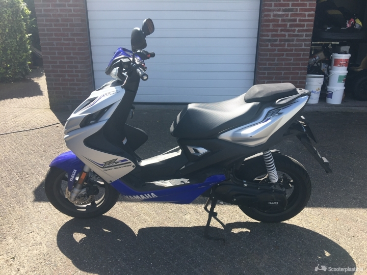 Yamaha Aerox R grijs