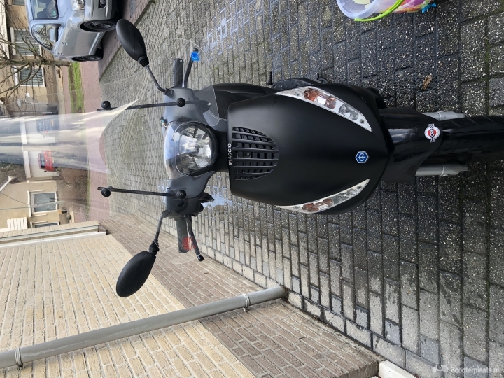 Piaggio Zip zwart
