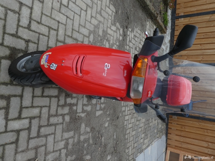 Aprilia Amico rood