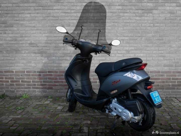 Piaggio Zip grijs