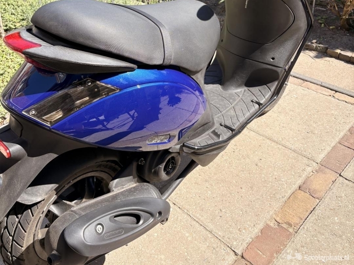 Piaggio Zip blauw