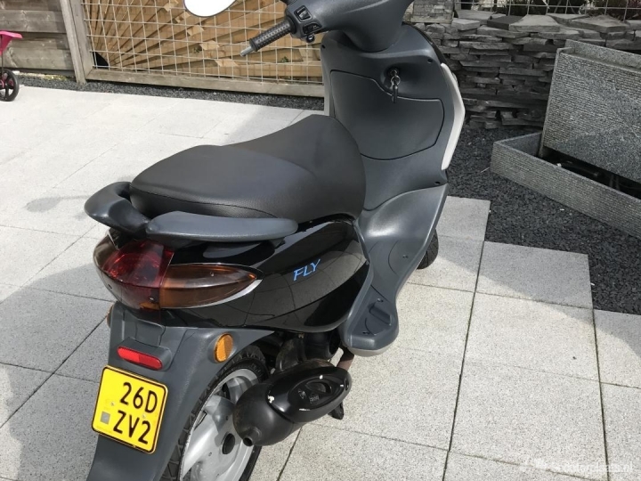 HELE NETTE 70cc Piaggio Fly 2Takt - Scooterplaats