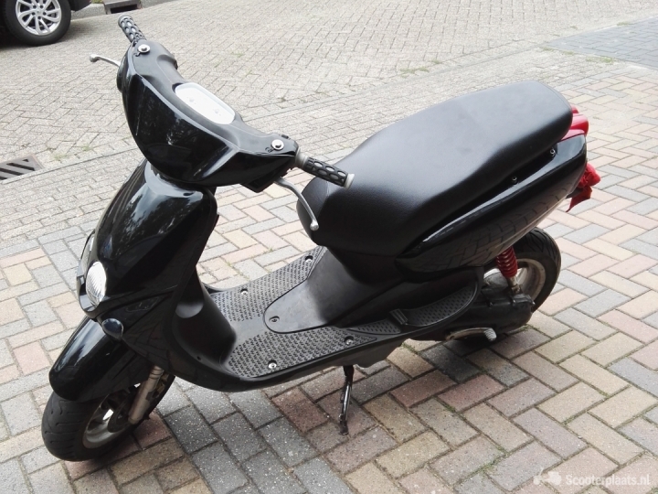 Yamaha NeoS zwart