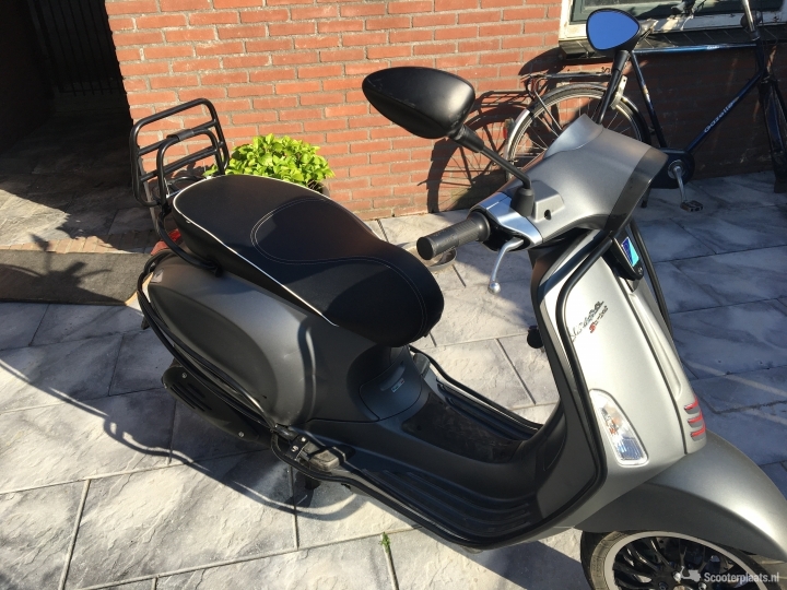 Vespa Sprint S grijs