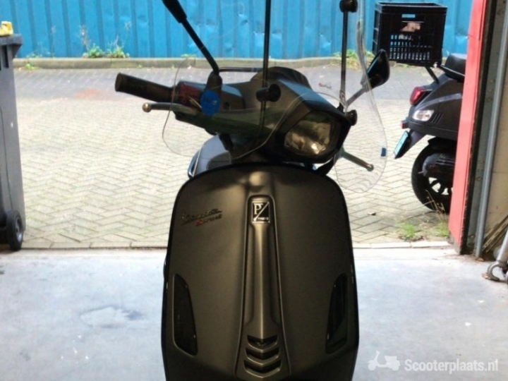 Vespa Sprint grijs