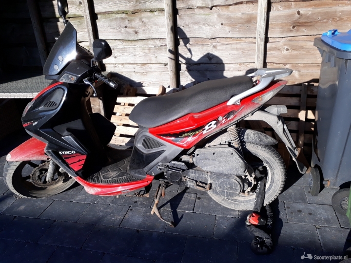 Kymco Super8 rood