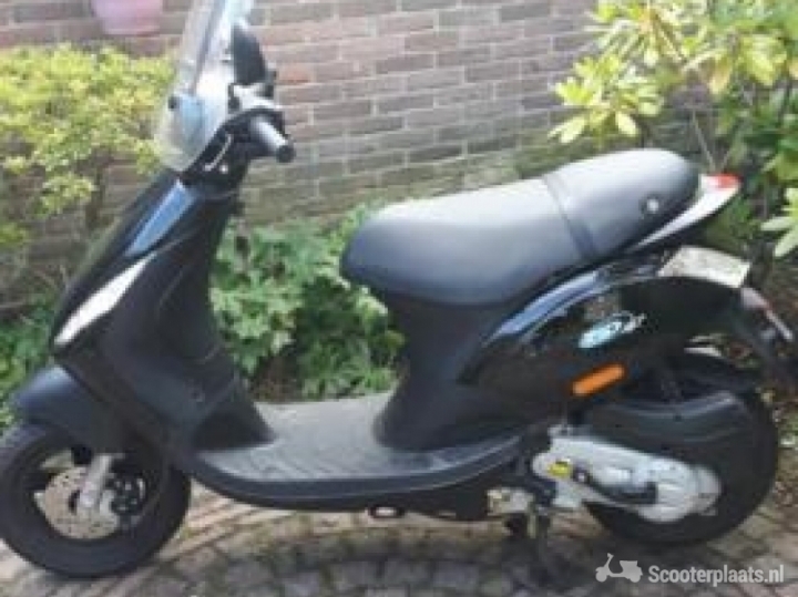 Piaggio Zip zwart