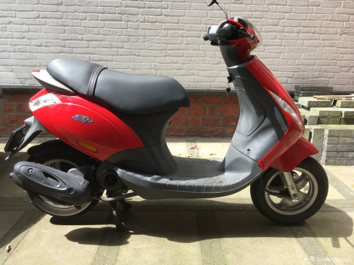 Piaggio Zip rood