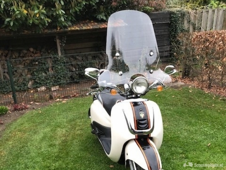 mooie Retro scooter te koop. in goede conditie. - Scooterplaats