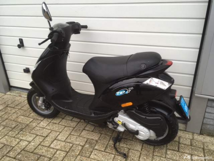 Piaggio Zip zwart