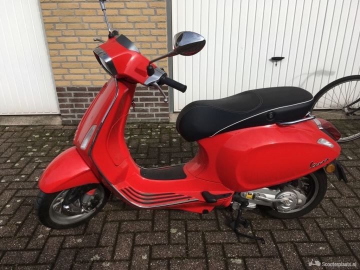 Vespa Si rood