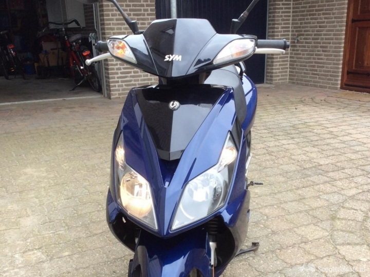 Sym Jet blauw