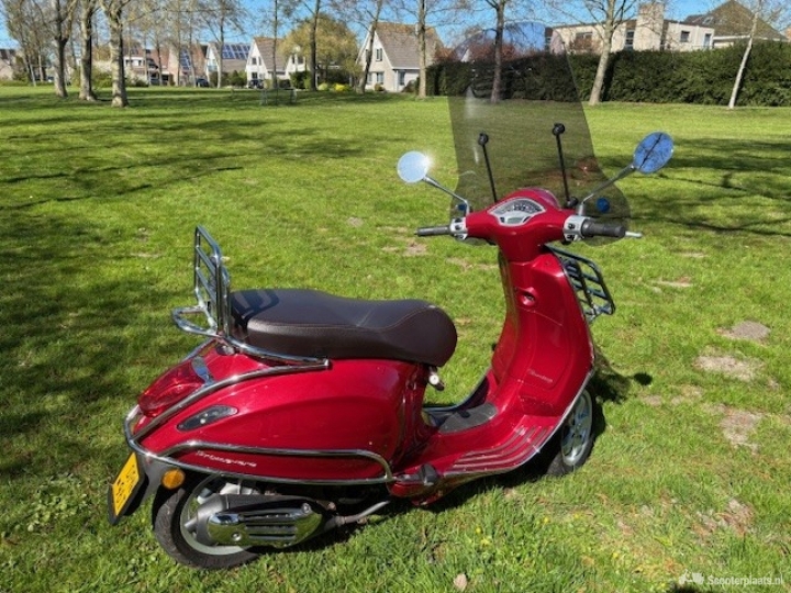 Vespa Ciao rood