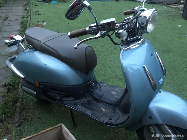 Retro scooter blauw