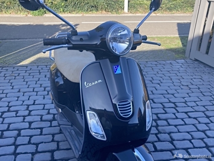 Vespa LX 50 zwart