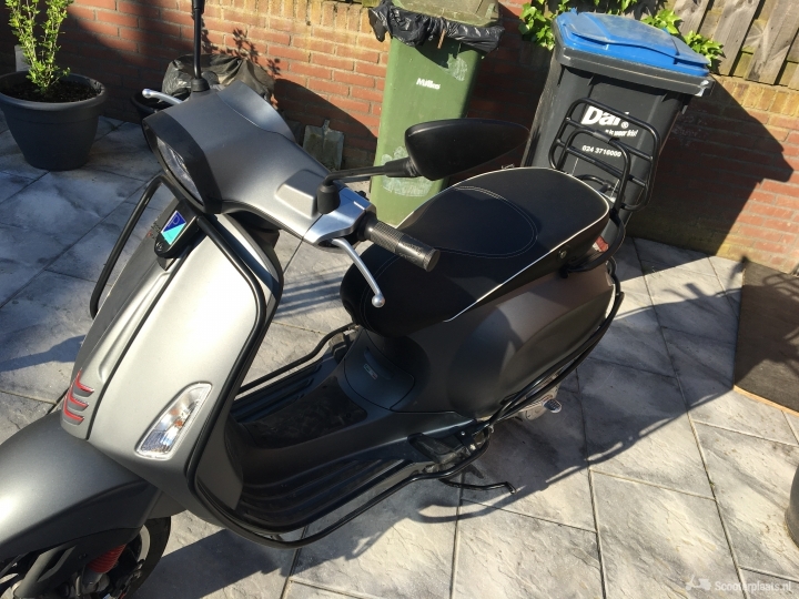 Vespa Sprint BJ 2015 - Scooterplaats