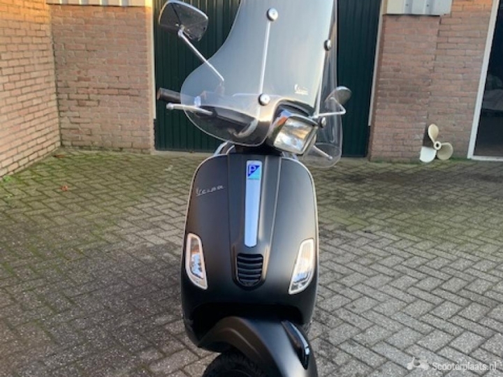 Vespa S zwart