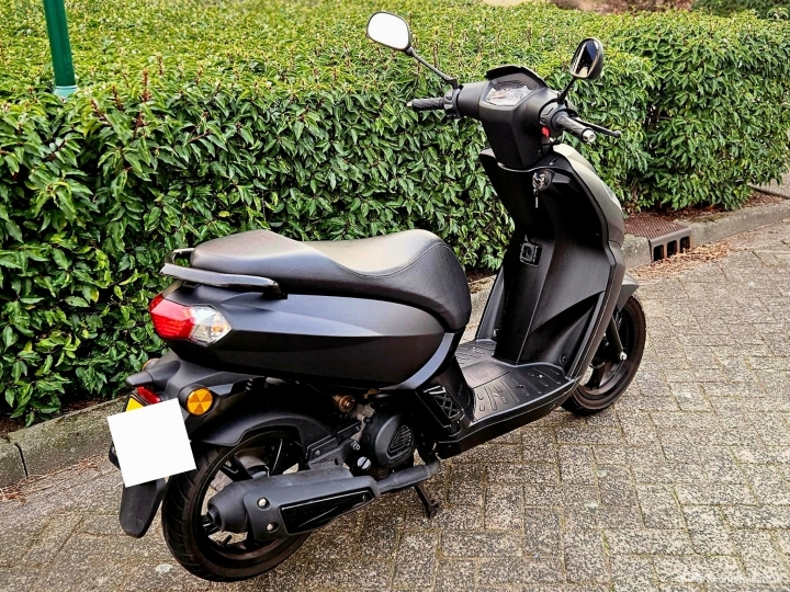 Peugeot Kisbee matzwart