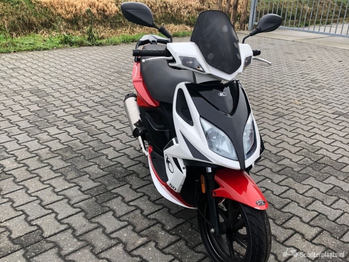 Kymco Super8 rood