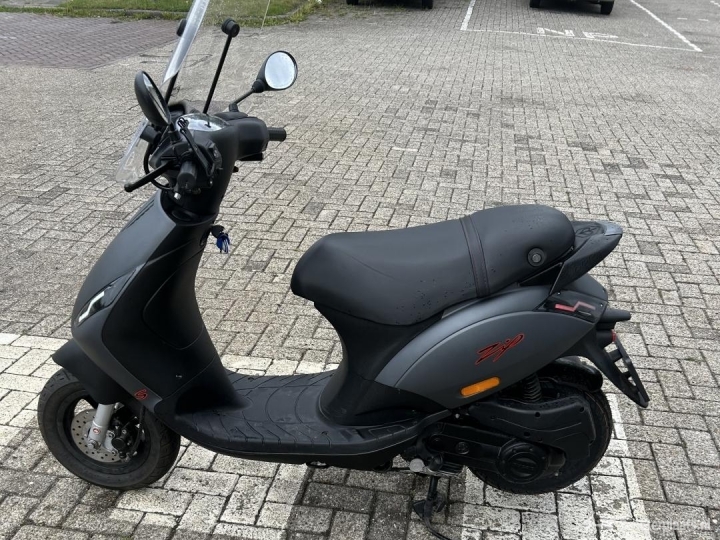 Piaggio Zip grijs