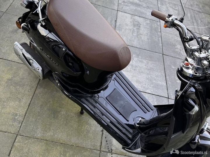 Retro scooter zwart