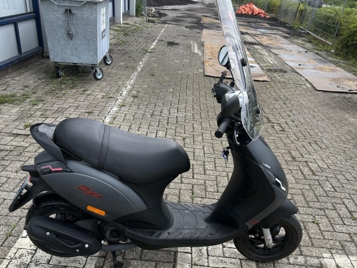 Piaggio Zip grijs