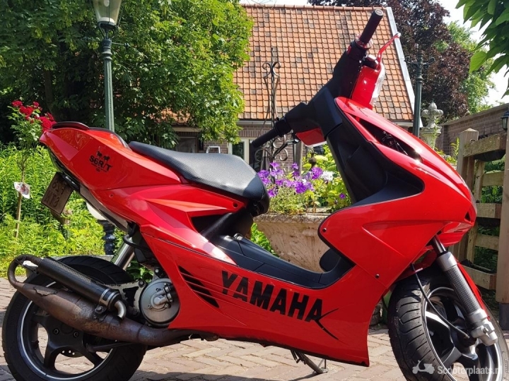 Yamaha Aerox R rood