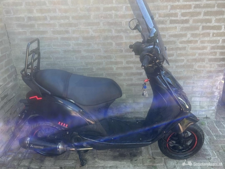 Piaggio Zip zwart