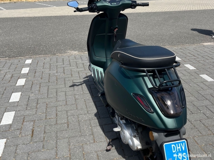 Vespa Sprint groen