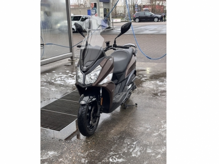 Sym Jet bruin