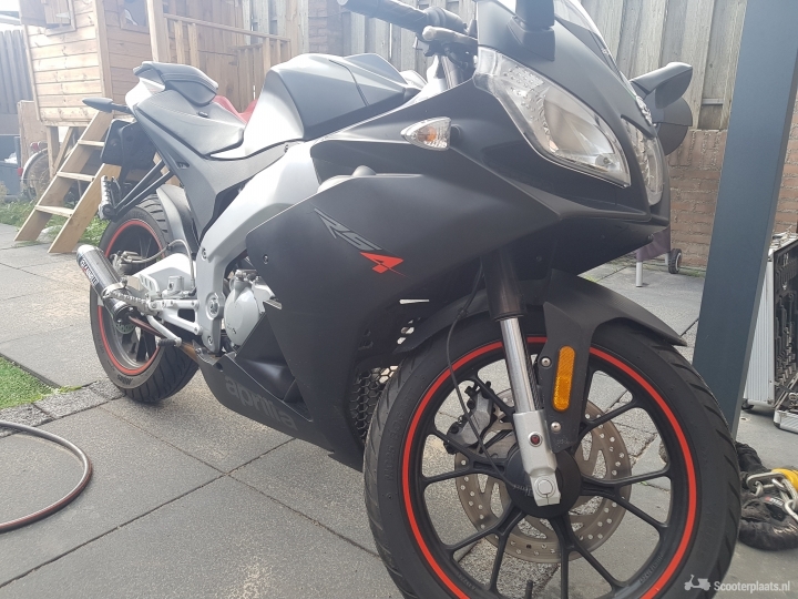 Aprilia RS 4 zwart