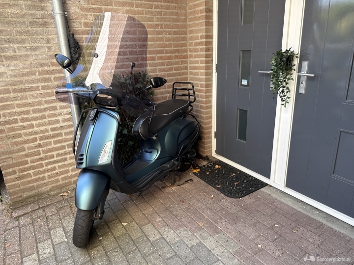 Vespa Sprint groen